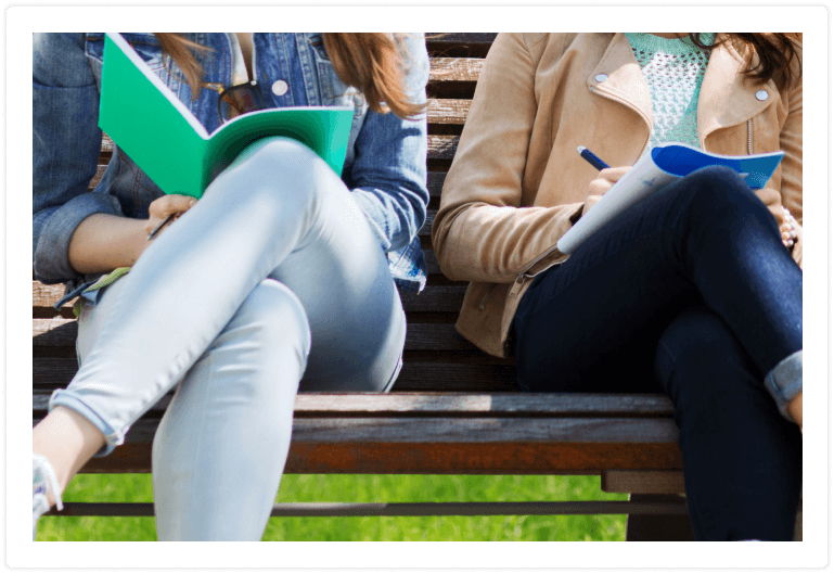 teens-reading-together